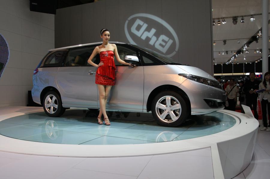  BYD M6 2010 года  (фото 17 из 23)